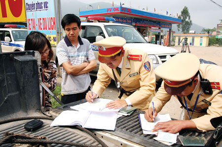 9 tháng năm 2016, lực lượng CSGT đã kiểm tra, xử lý 385.337 trường hợp vi phạm trật tự ATGT. 9 tháng năm 2016, lực lượng CSGT đã kiểm tra, xử lý 385.337 trường hợp vi phạm trật tự ATGT.