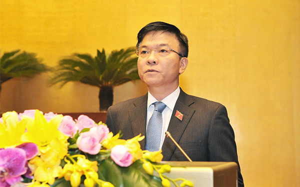 Bộ trưởng Bộ Tư pháp Lê Thành Long trình bày về sửa đổi Bộ luật Hình sự 2015.