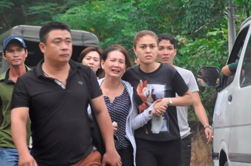 Nỗi đau của người thân các phi công hi sinh. Nỗi đau của người thân các phi công hi sinh.