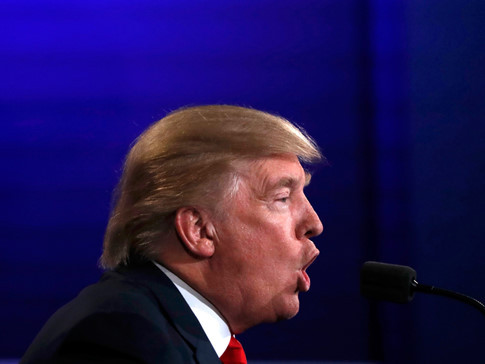 Ông Donald Trump vẫn giữ phong cách hùng hổ trong vòng tranh luận tổng thống cuối cùng. Ông Donald Trump vẫn giữ phong cách hùng hổ trong vòng tranh luận tổng thống cuối cùng.