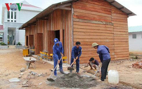  Công nhân làm nhà