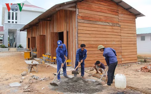  Công nhân làm nhà