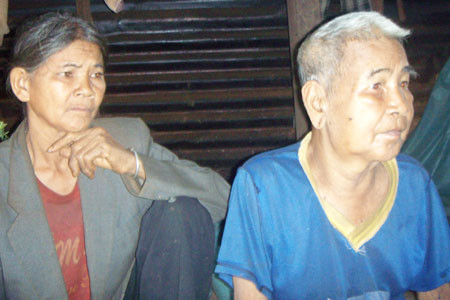 Vợ chồng ông Kpuih Blang. Ảnh: T.H