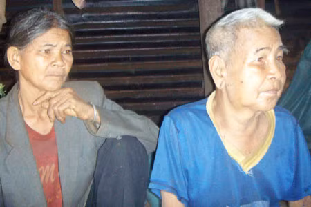 Vợ chồng ông Kpuih Blang. Ảnh: T.H