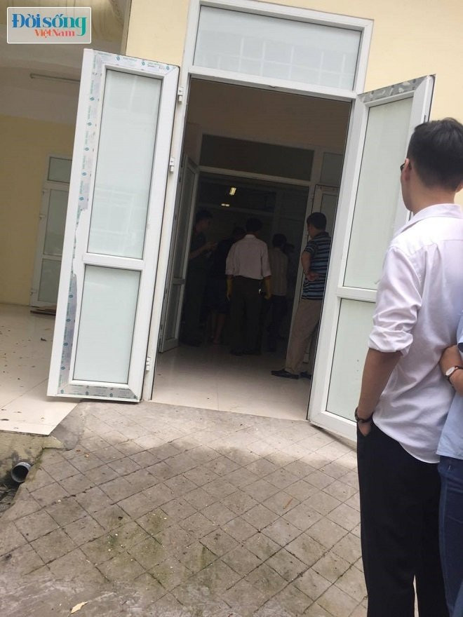 Người nhà tiến hành nhận thi thể Anh Đ. để đưa về quê mai táng. Ảnh C.N Người nhà tiến hành nhận thi thể Anh Đ. để đưa về quê mai táng. Ảnh C.N