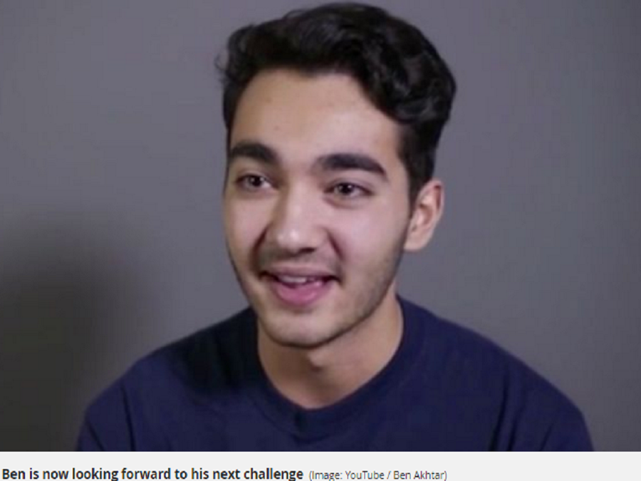 Nam sinh Ben Akhtar đã bay đến trường bằng dù lượn - Ảnh chụp màn hình Mirror Nam sinh Ben Akhtar đã bay đến trường bằng dù lượn - Ảnh chụp màn hình Mirror