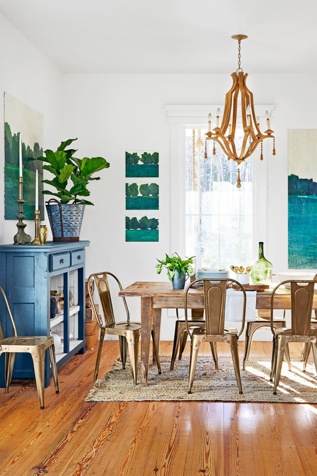 Bàn ăn được bố trí tách biệt với căn bếp. Bàn ăn được bố trí tách biệt với căn bếp.