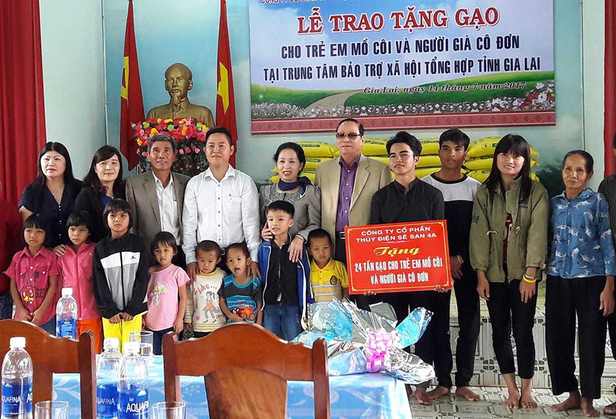  Người già và trẻ mồ côi tại Trung tâm Bảo trợ Xã hội Tổng hợp tỉnh thường xuyên nhận được sự quan tâm, giúp đỡ của toàn xã hội. Ảnh: Đ.Y