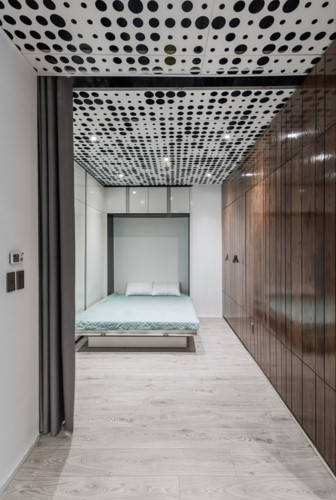 Khi cần thiết, căn phòng này cũng có thể trở thành phòng ngủ nhỏ với chiếc giường gấp có sẵn.