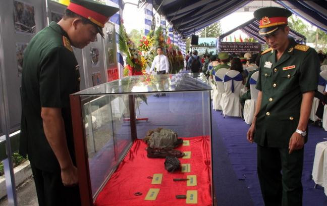  Tỉnh ủy Đồng Nai ngày 12-7 đã tổ chức lễ truy điệu 72 liệt sĩ hy sinh Tết Mậu Thân 1968 tại sân bay Biên Hòa. Bên cạnh khuôn viên làm lễ là những vật dụng của các liệt sĩ được tìm thấy dưới hố chôn.
