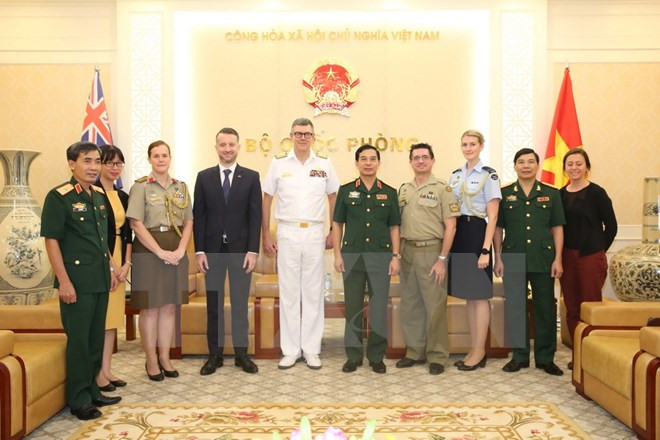Trung tướng Phan Văn Giang tiếp Phó Đô đốc Raymond Griggs, Phó Tư lệnh Lực lượng Quốc phòng Australia và Đoàn đại biểu Bộ Quốc phòng Australia.