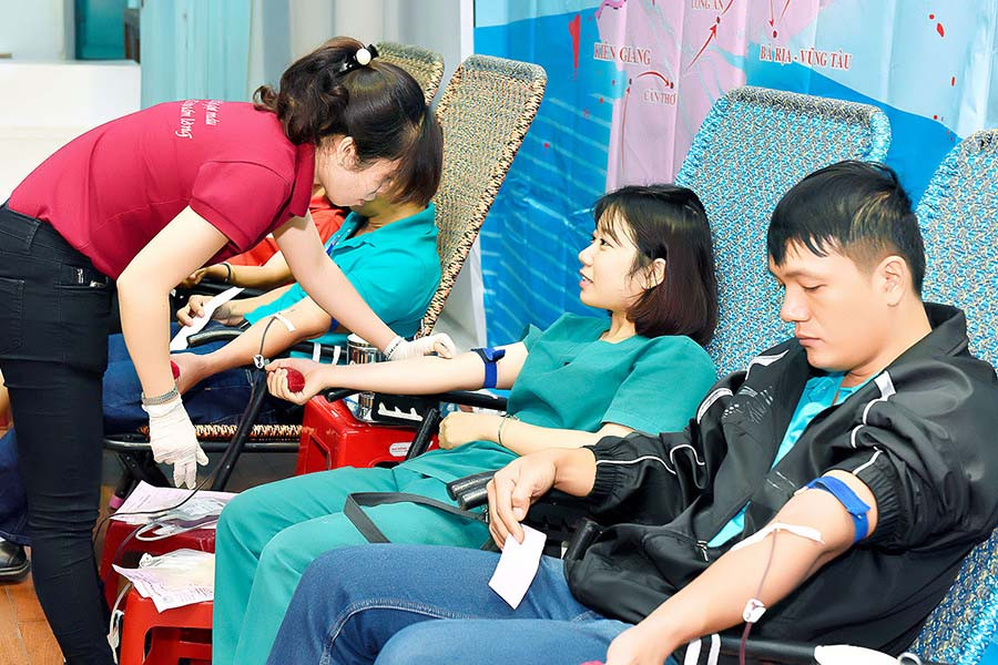 Đoàn viên, thanh niên tham gia hiến máu. Ảnh. Đ.T Đoàn viên, thanh niên tham gia hiến máu. Ảnh. Đ.T