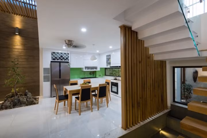 Những không gian xanh luôn xuất hiện trong ngôi nhà ngay cả phòng bếp cũng có.