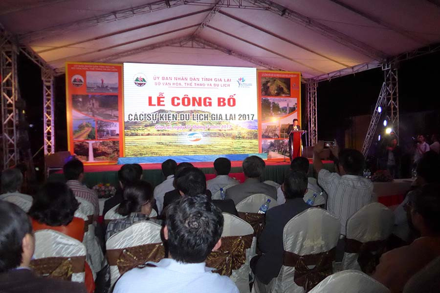 Lãnh đạo ngành văn hóa-du lịch phát động hưởng ứng “Bộ quy tắc ứng xử văn minh du lịch” đến đông đảo người dân. Ảnh: Hoàng Ngọc Lãnh đạo ngành văn hóa-du lịch phát động hưởng ứng “Bộ quy tắc ứng xử văn minh du lịch” đến đông đảo người dân. Ảnh: Hoàng Ngọc