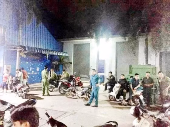 Lực lượng chức năng tại hiện trường.