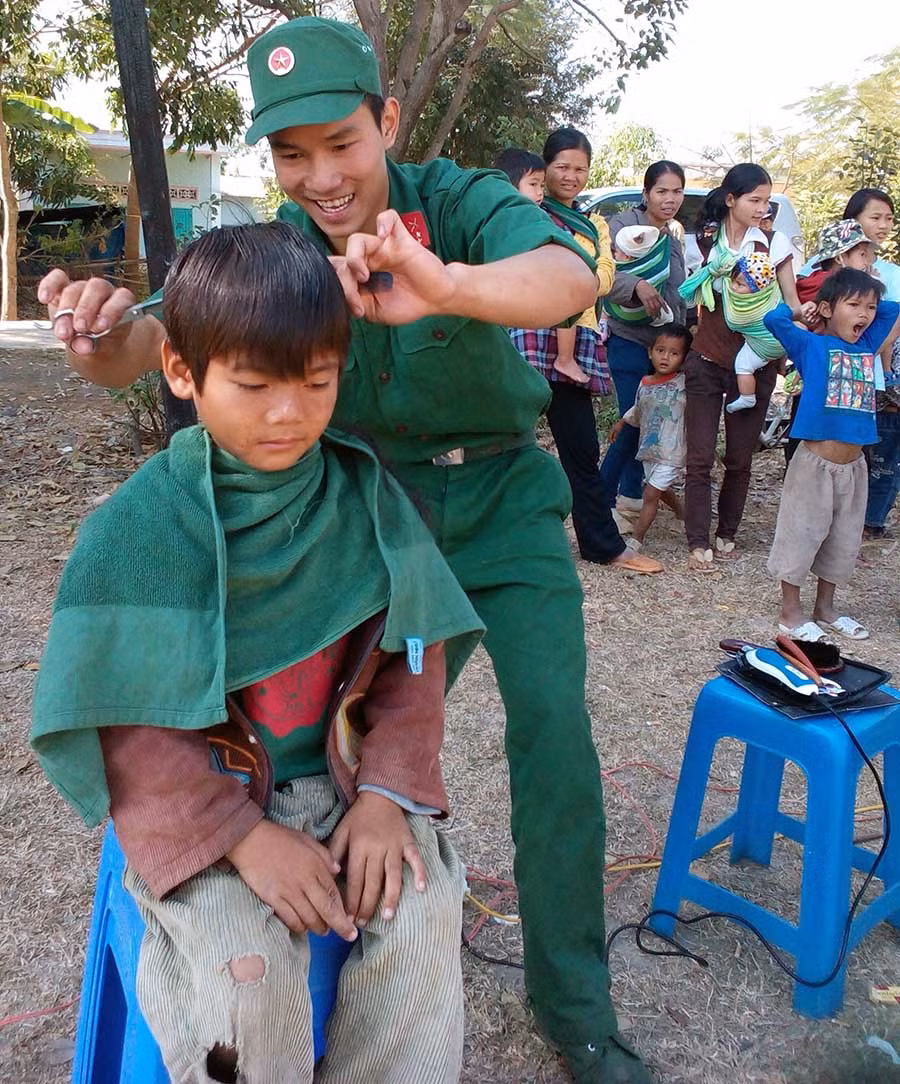 Tuổi trẻ Quân đoàn 3 thường xuyên được giáo dục, rèn luyện trong thực tiễn làm công tác dân vận. Ảnh: Anh Tùng Tuổi trẻ Quân đoàn 3 thường xuyên được giáo dục, rèn luyện trong thực tiễn làm công tác dân vận. Ảnh: Anh Tùng