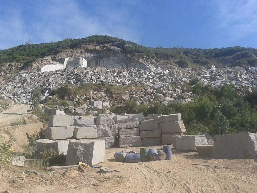  Và bây giờ người ta xẻ thịt núi Bà