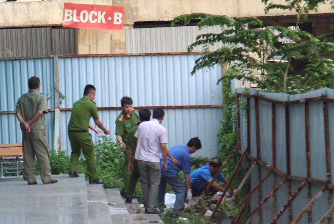 Công an đang khám nghiệm hiện trường.