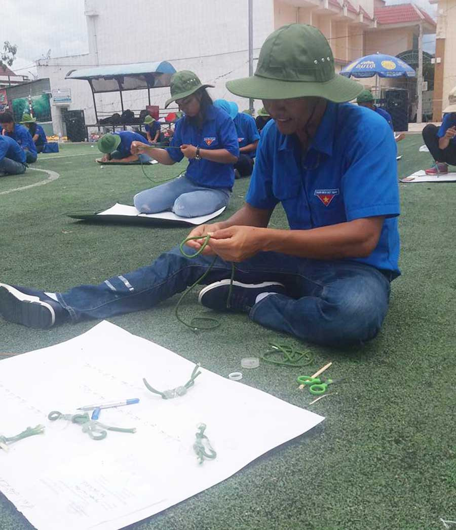  Phần thi thắt nút dây. Ảnh: Hà Duyệt