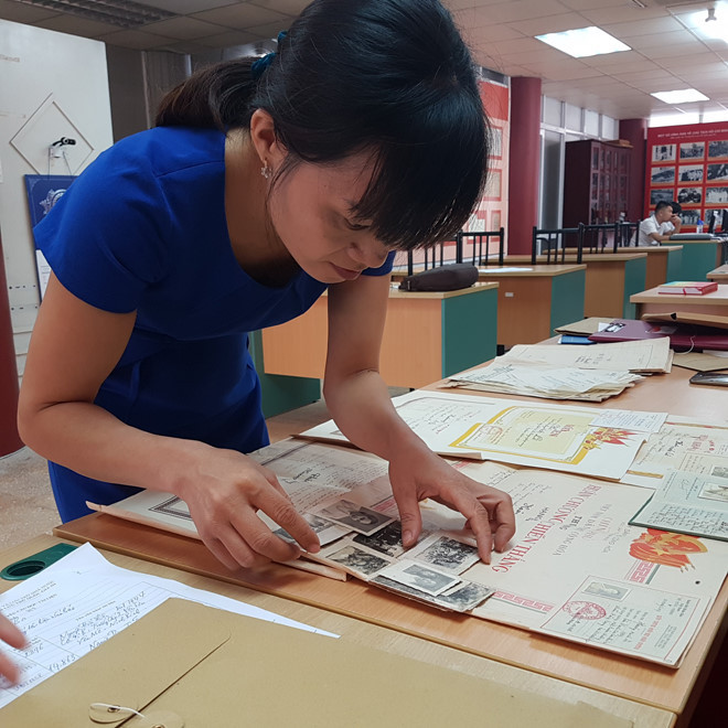 Những mảnh ghép được khôi phục trong hồ sơ của một cán bộ đi B. Những mảnh ghép được khôi phục trong hồ sơ của một cán bộ đi B.