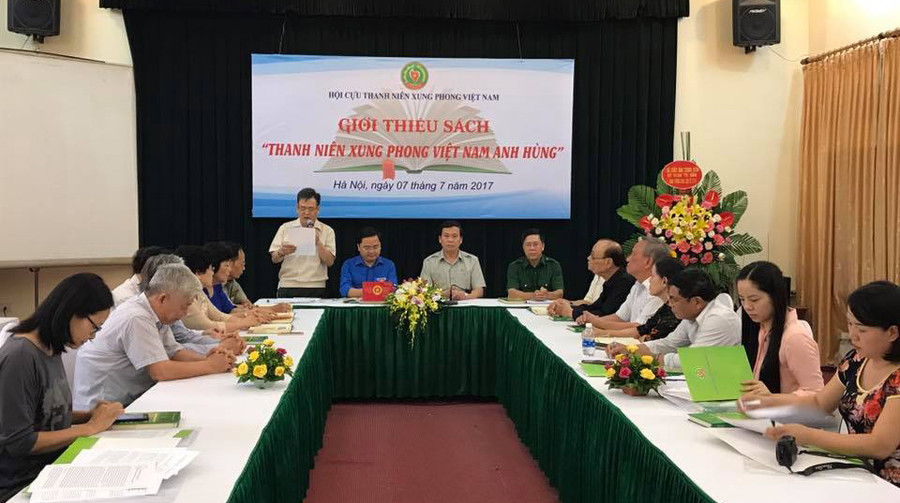 Hình ảnh tại buổi giới thiệu sách.