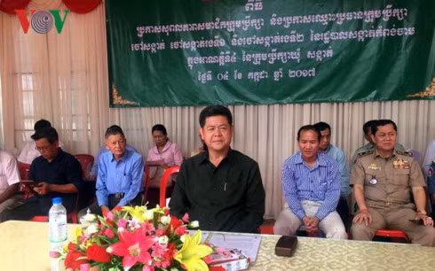 Quang cảnh lễ nhậm chức xã trưởng ở một xã của tỉnh Campongcham, Campuchia.