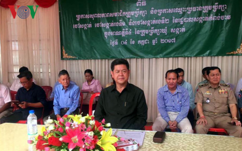 Quang cảnh lễ nhậm chức xã trưởng ở một xã của tỉnh Campongcham, Campuchia.