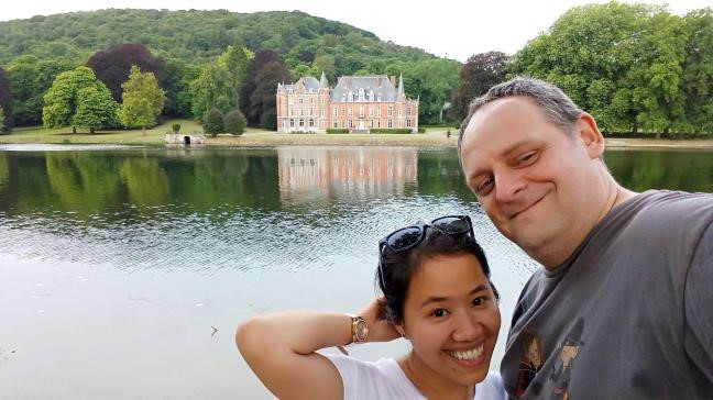 Họ đã vượt qua bao khó khăn, thử thách để nắm tay nhau đi đến cuối cuộc đời