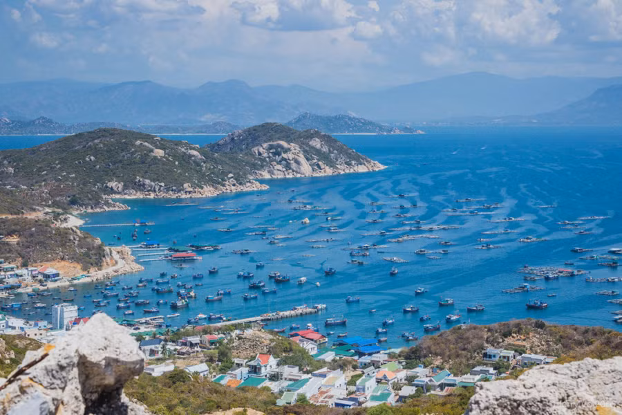 Nếu bạn yêu thích vẻ đẹp hoang sơ của biển xanh cát trắng, chưa có nhiều sự tác động của con người, 