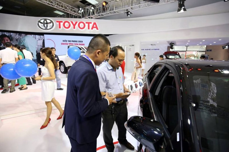 Các hãng xe tiếp tục đua nhau giảm giá, khuyến mãi để hút người mua. Các hãng xe tiếp tục đua nhau giảm giá, khuyến mãi để hút người mua.