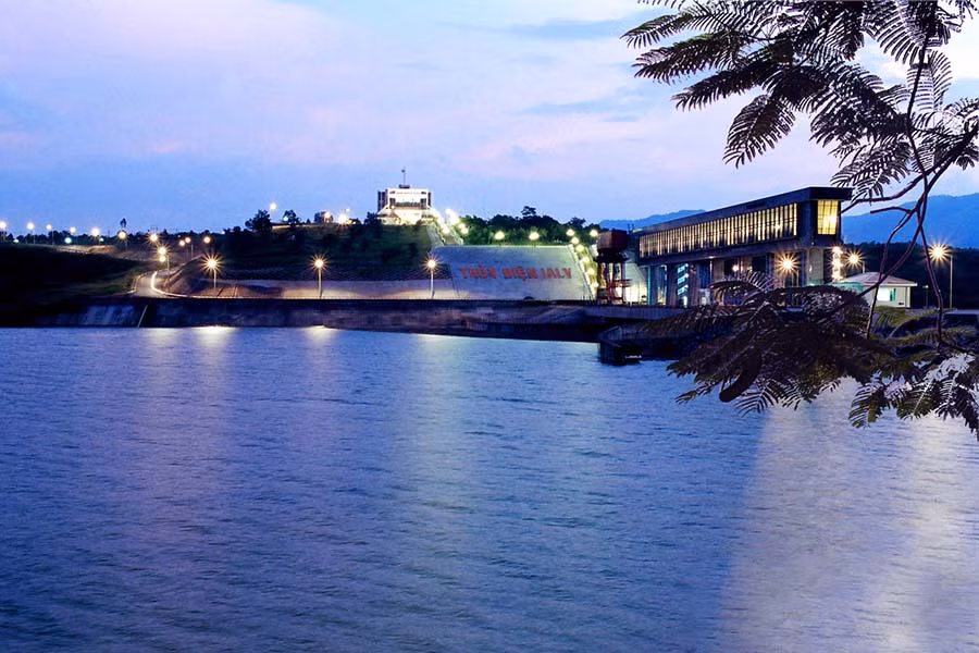 Chiều trên Thủy điện Ia Lay.