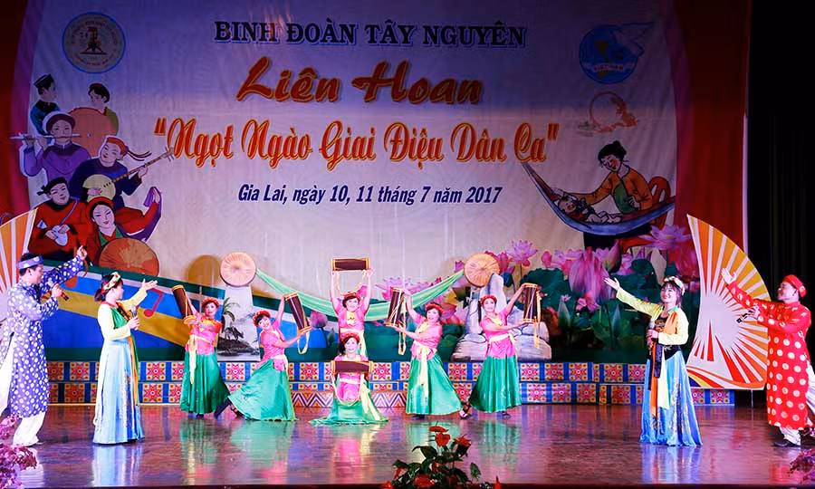 Tiết mục biểu diễn của Hội Phụ nữ Cục Hậu cần. Ảnh: V.H Tiết mục biểu diễn của Hội Phụ nữ Cục Hậu cần. Ảnh: V.H