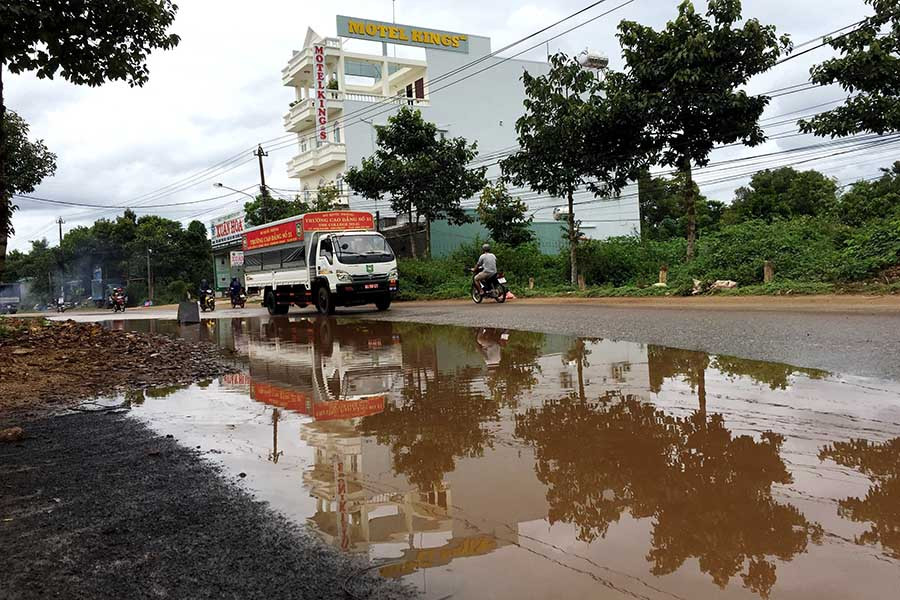 Đường Tôn Đức Thắng thường xuyên bị ngập nước vào mùa mưa. Ảnh: V.N  Đường Tôn Đức Thắng thường xuyên bị ngập nước vào mùa mưa. Ảnh: V.N