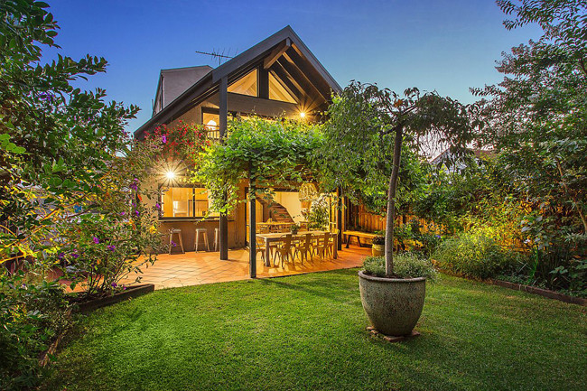 Nhìn diện mạo đẹp như biệt thự của nó, không ai nghĩ, trước đây, ngôi nhà từng là một nhà kho cũ bẩn.