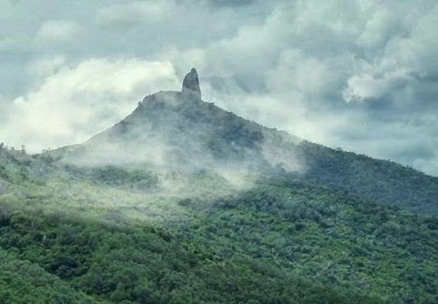 Núi Bà nhìn từ xa