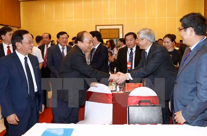 Thủ tướng Nguyễn Xuân Phúc với các đại biểu dự hội nghị.