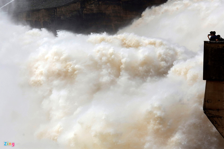 Các tỉnh lân cận gồm Phú Thọ, Vĩnh Phúc, Hưng Yên, Hà Nam, Nam Định, Thái Bình, Bắc Ninh, Hải Dương và hai thành phố Hà Nội, Hải Phòng cũng được thông báo để chủ động các biện pháp đảm bảo an toàn vùng hạ du. Các tỉnh lân cận gồm Phú Thọ, Vĩnh Phúc, Hưng Yên, Hà Nam, Nam Định, Thái Bình, Bắc Ninh, Hải Dương và hai thành phố Hà Nội, Hải Phòng cũng được thông báo để chủ động các biện pháp đảm bảo an toàn vùng hạ du.