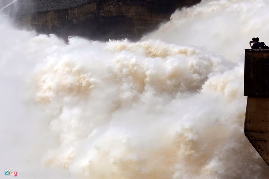 Các tỉnh lân cận gồm Phú Thọ, Vĩnh Phúc, Hưng Yên, Hà Nam, Nam Định, Thái Bình, Bắc Ninh, Hải Dương và hai thành phố Hà Nội, Hải Phòng cũng được thông báo để chủ động các biện pháp đảm bảo an toàn vùng hạ du.