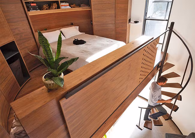 Phòng ngủ trên tầng 2 hiện đại và rất tiện nghi.