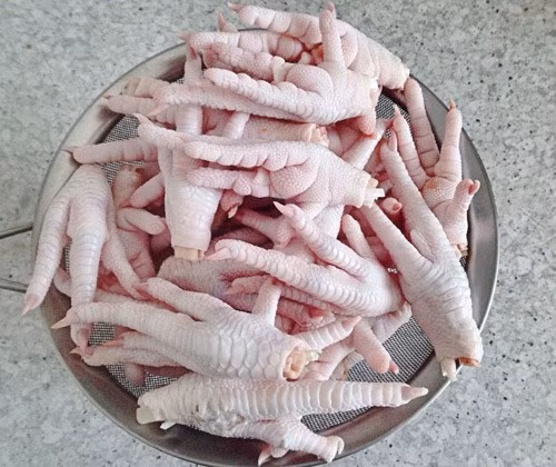 Bài thuốc trơn nhờn khớp từ chân gà đang là chủ đề khá hot được cư dân mạng truyền tai nhau trong những ngày vừa qua. Ảnh: Ảnh: Eva.