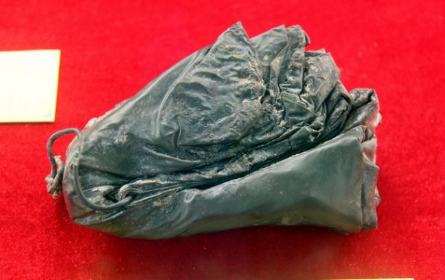 Tấm tăng (được làm bằng vải) thường được các chiến sĩ khoác sau lưng nhằm che nắng, che mưa trong những đợt hành quân.