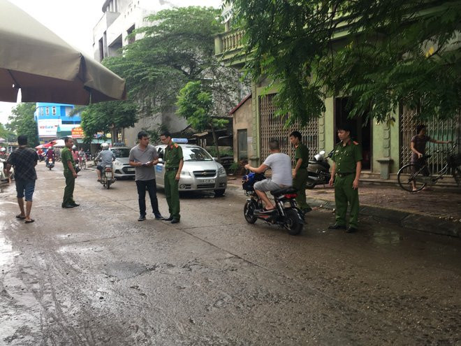 Cơ quan công an khám nghiệm hiện trường vụ án mạng nghiêm trọng Cơ quan công an khám nghiệm hiện trường vụ án mạng nghiêm trọng