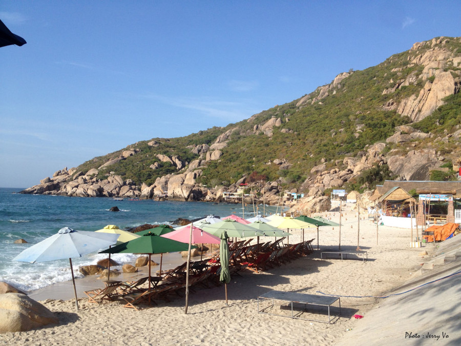 Bạn có thể thuê xe máy tại nhà nghỉ, để chủ động trong việc đi lại, khám phá đảo. Bạn có thể thuê xe máy tại nhà nghỉ, để chủ động trong việc đi lại, khám phá đảo.