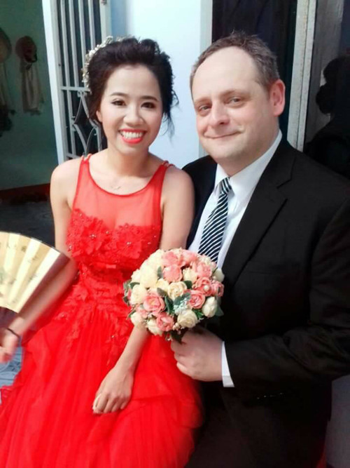 Cặp đôi hạnh phúc trong ngày cưới được tổ chức tại Việt Nam Ảnh: NVCC