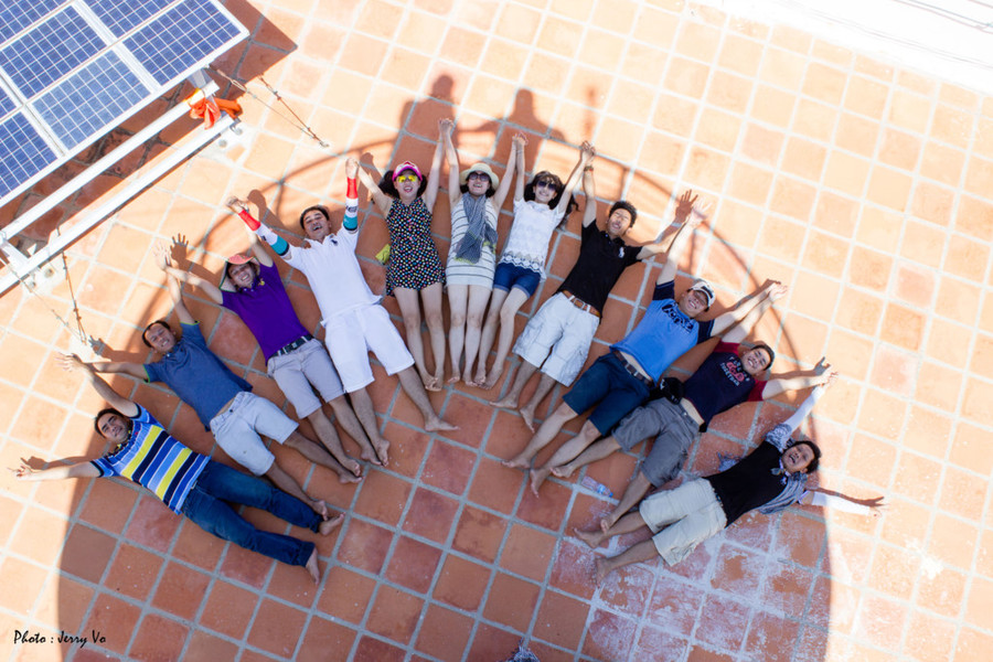 Để đến được cụm đảo này, từ TP.HCM và Hà Nội bạn có thể bay thẳng đến sân bay Cam Ranh, rồi bắt xe đến cảng Ba Ngòi (Đá Bạc) để lên tàu ra đảo. Hoặc từ TP.HCM, bạn có thể lựa chọn đi xe khách (chuyến đêm) đến Cam Ranh. Để đến được cụm đảo này, từ TP.HCM và Hà Nội bạn có thể bay thẳng đến sân bay Cam Ranh, rồi bắt xe đến cảng Ba Ngòi (Đá Bạc) để lên tàu ra đảo. Hoặc từ TP.HCM, bạn có thể lựa chọn đi xe khách (chuyến đêm) đến Cam Ranh.