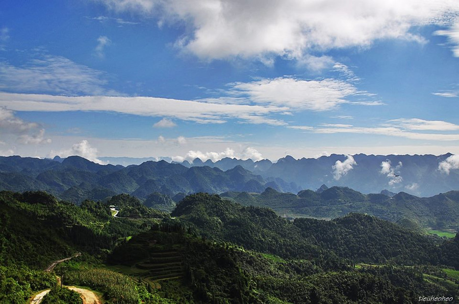 Núi non trùng điệp Hà Giang - Ảnh: Heo Bờ Rồ