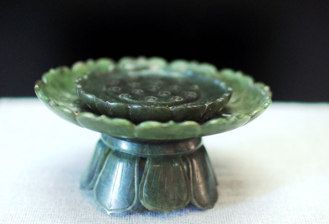  Đài sen bằng ngọc