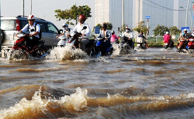 Hình ảnh quen thuộc tại các khu đô thị lớn khi xuất hiện mưa lớn. Hình ảnh quen thuộc tại các khu đô thị lớn khi xuất hiện mưa lớn.