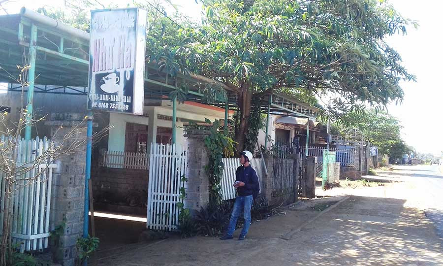 Quán cà phê nơi xảy ra án mạng. Ảnh: Văn Ngọc Quán cà phê nơi xảy ra án mạng. Ảnh: Văn Ngọc
