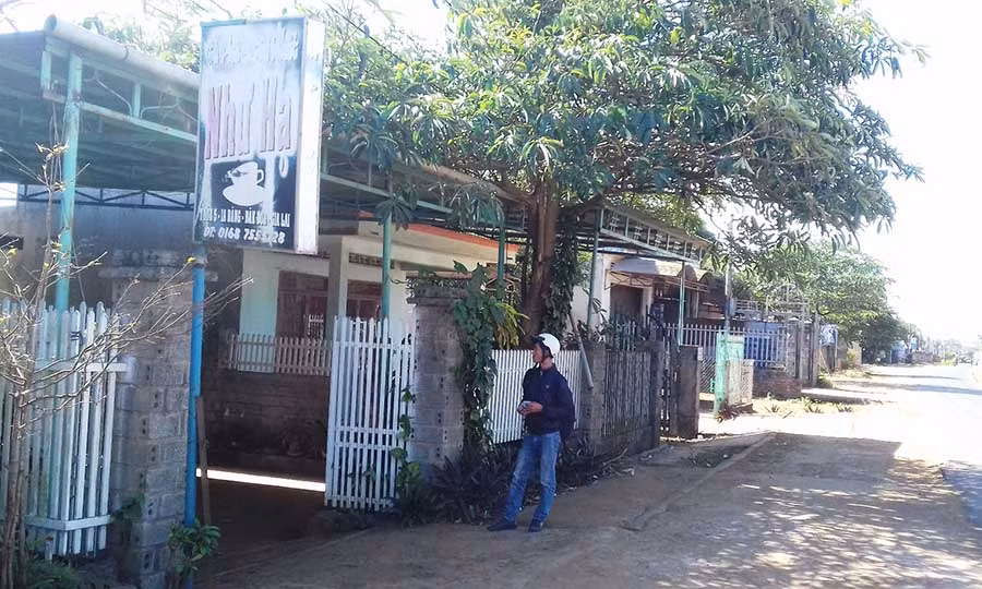 Quán cà phê nơi xảy ra án mạng. Ảnh: Văn Ngọc Quán cà phê nơi xảy ra án mạng. Ảnh: Văn Ngọc